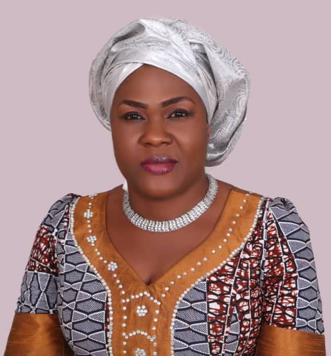 Gloria Nini Educational Background
